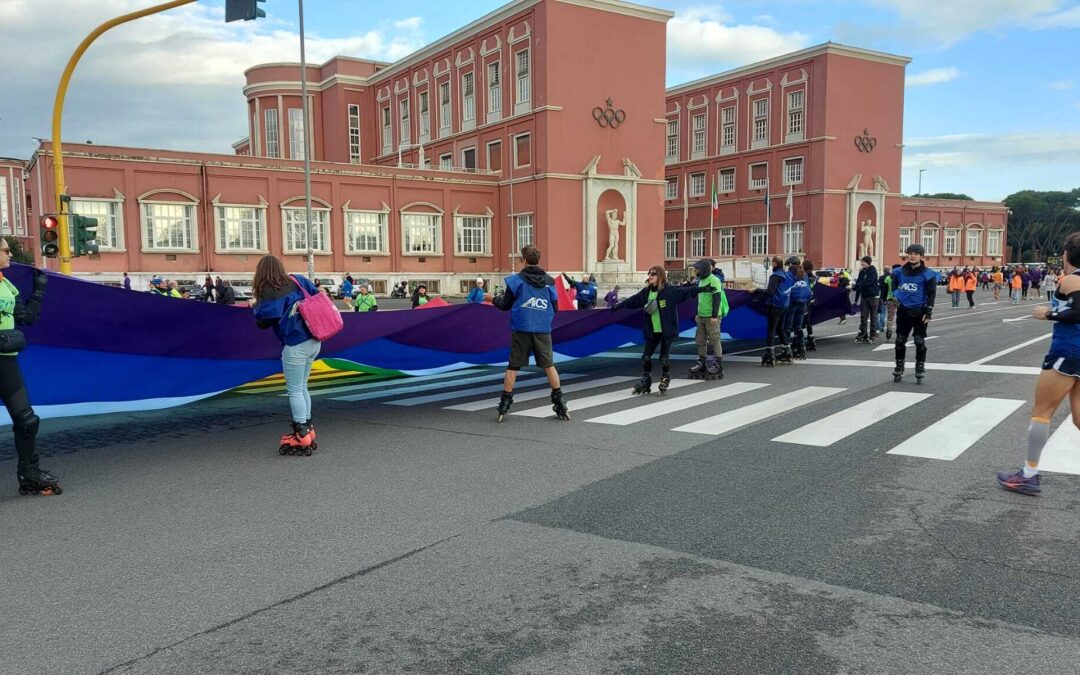 Corsa di Miguel, in 13.000 sulle strade di Roma: AiCS dà il via alla giornata di festa con la camminata sotto la bandiera della pace